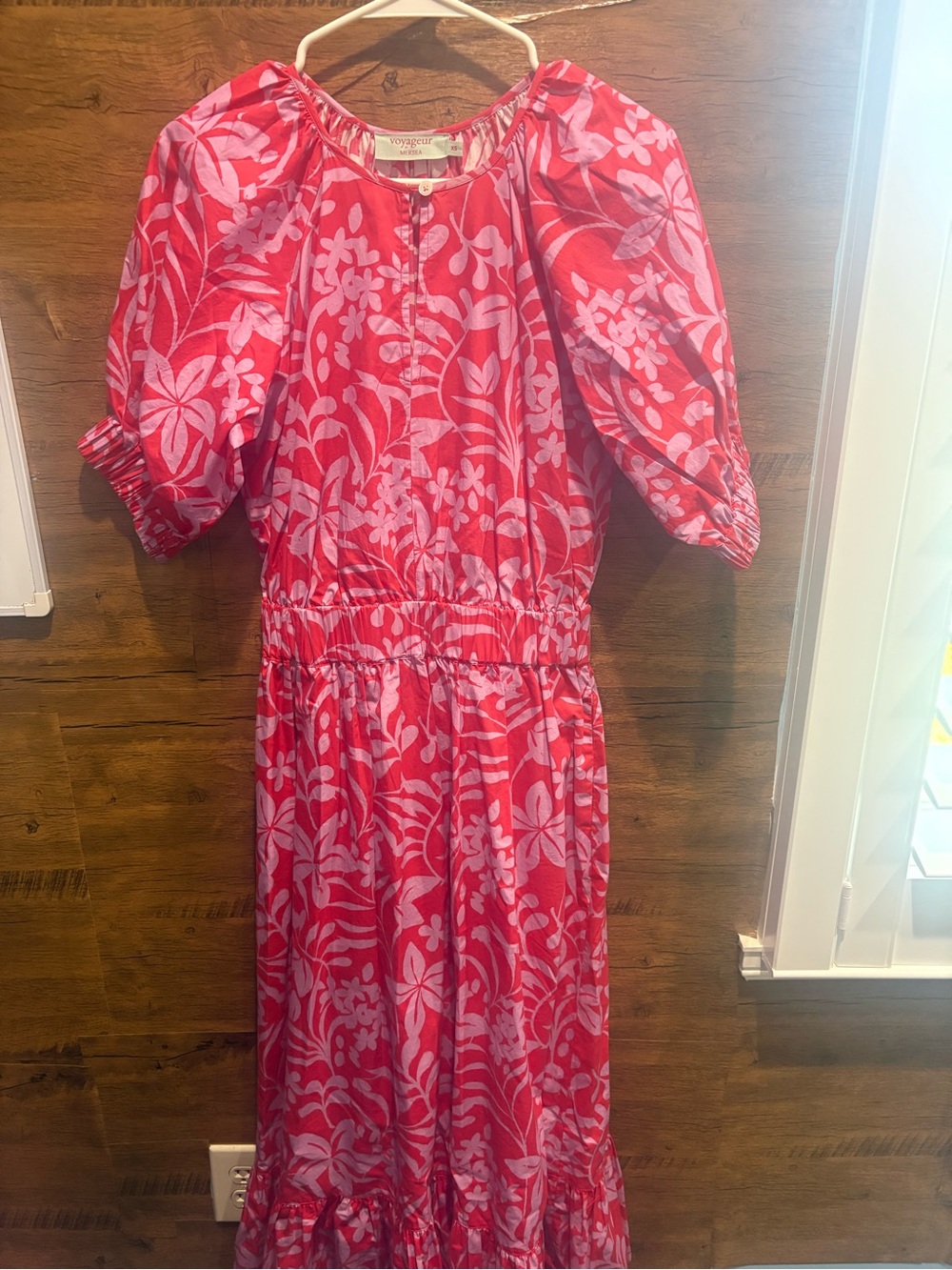 Voyageur Mersea Hedy Tropical red Floral Puff Sleeve Tiered Midi - Picture 2 of 10